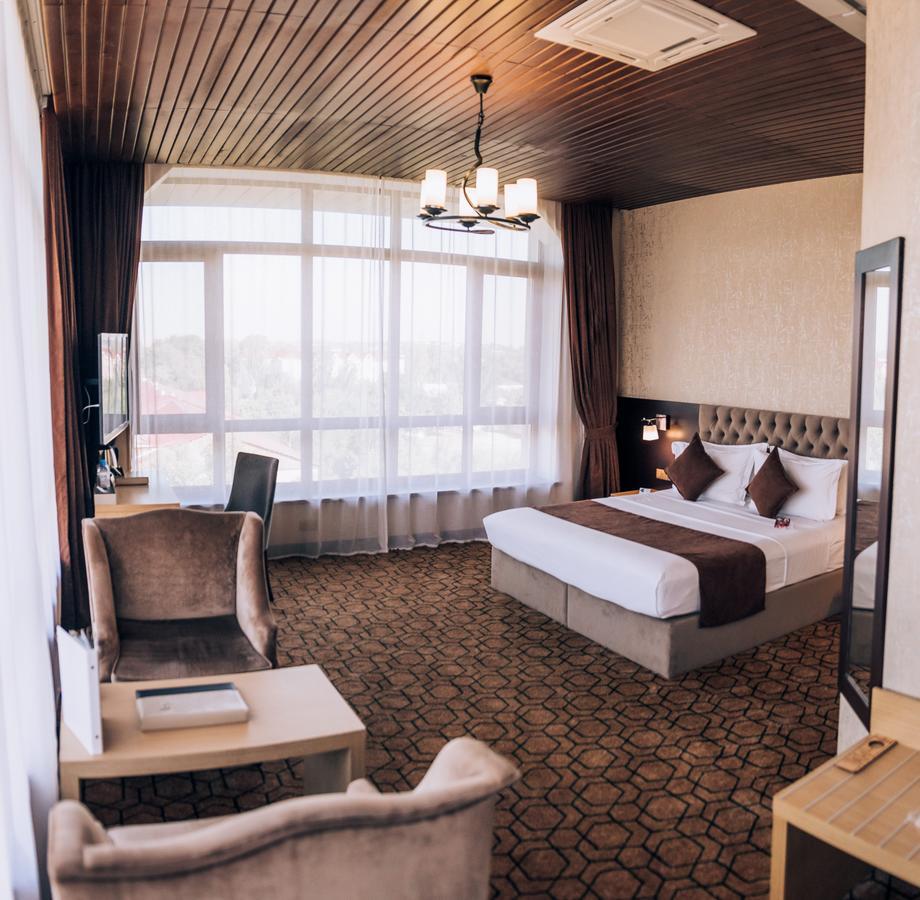 Megapolis Hotel Çimkent Dış mekan fotoğraf